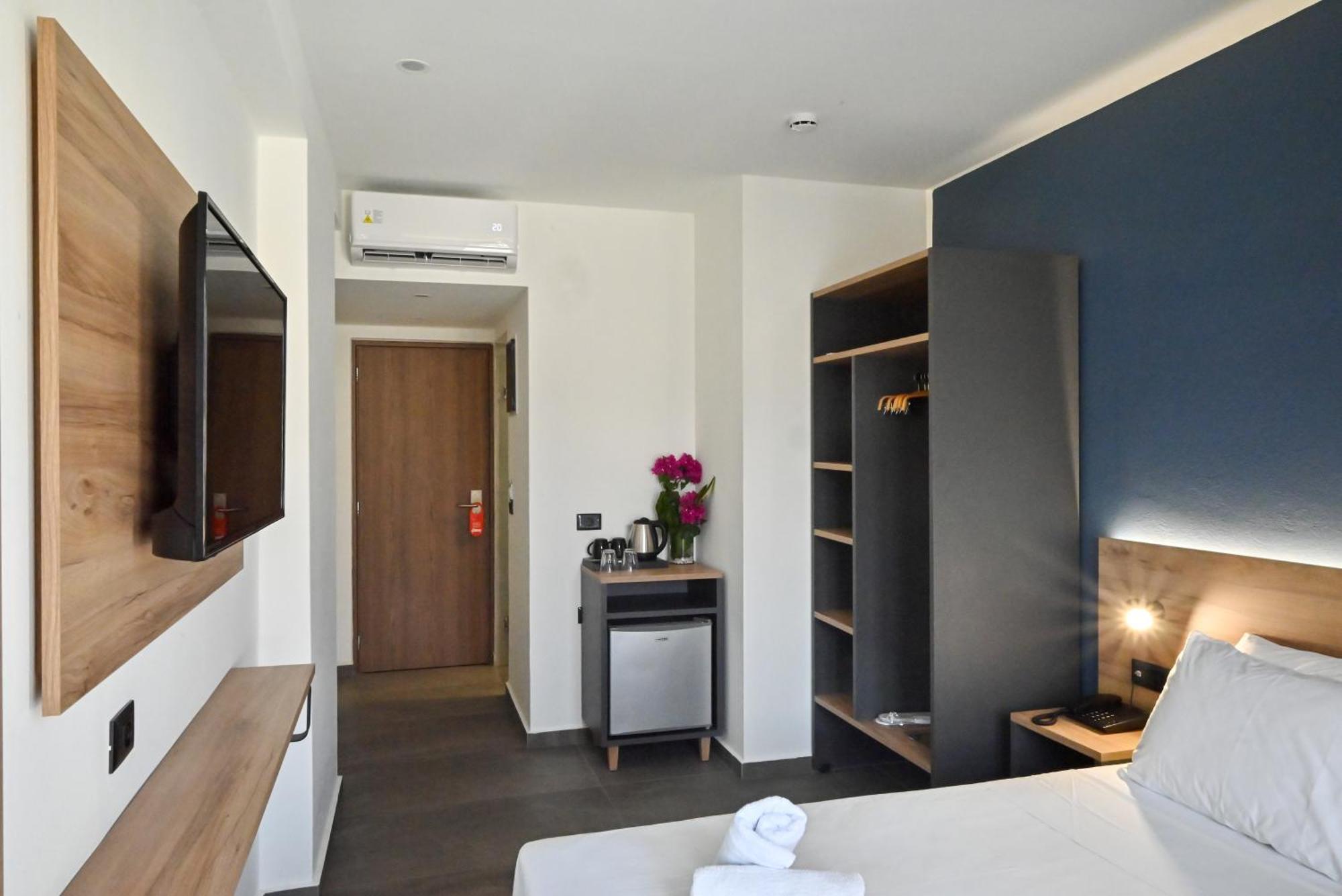 Pollis Hotel แอร์ซอนิสซอส ภายนอก รูปภาพ
