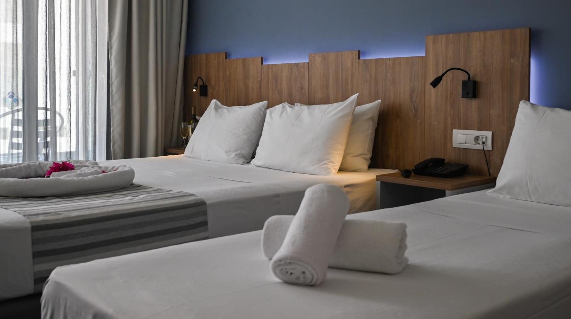 Pollis Hotel แอร์ซอนิสซอส ภายนอก รูปภาพ