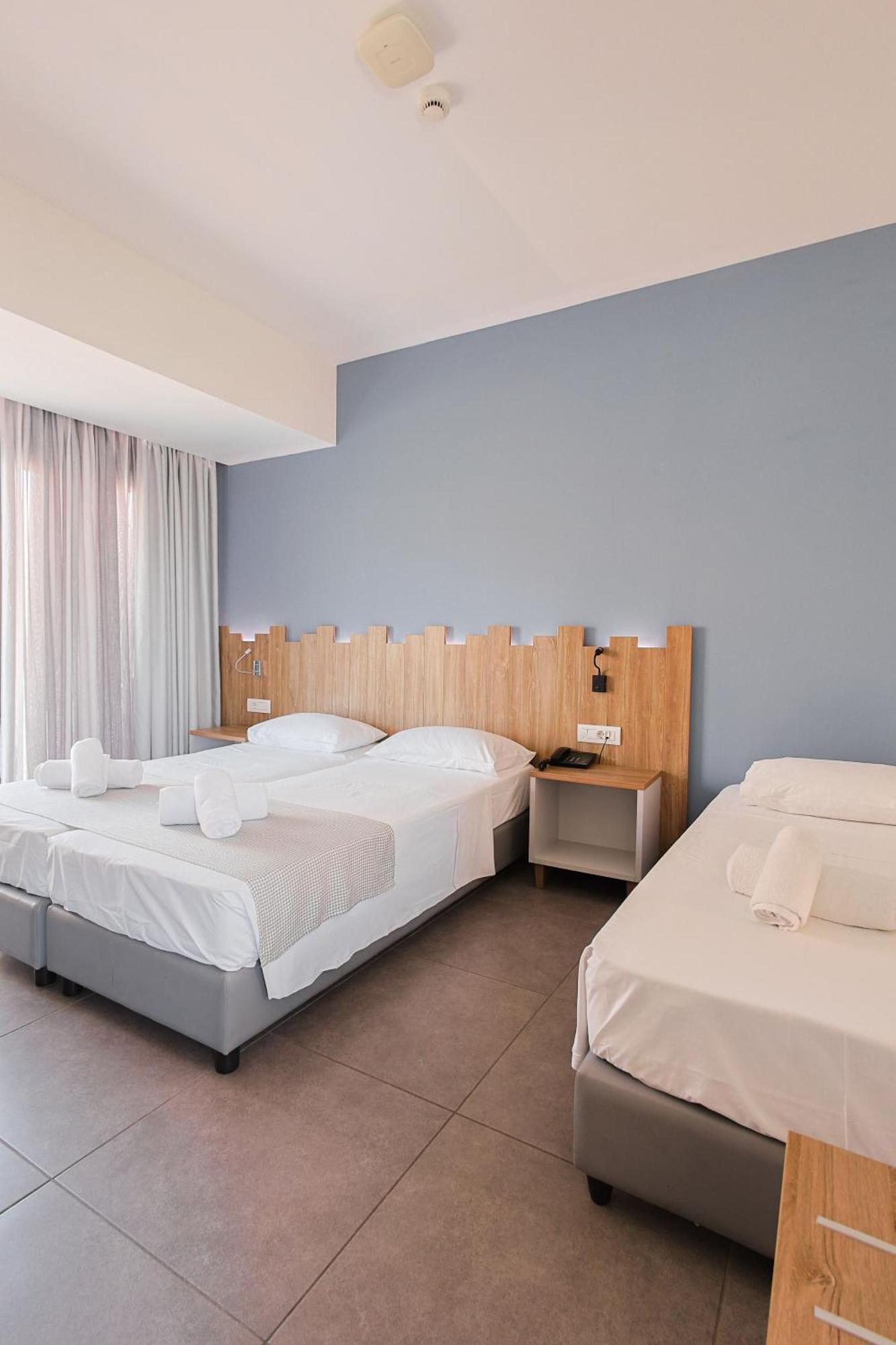 Pollis Hotel แอร์ซอนิสซอส ภายนอก รูปภาพ